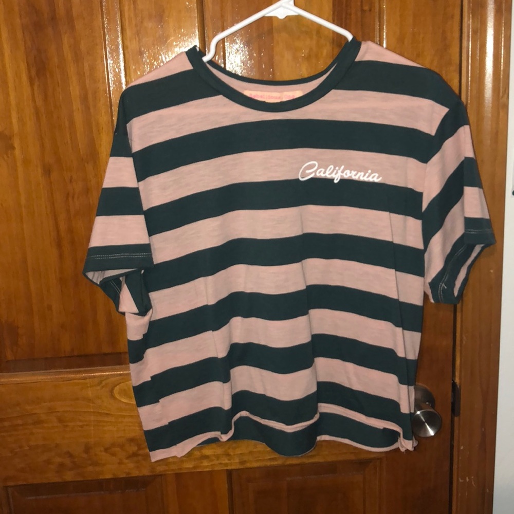 kinda cropped t shirt